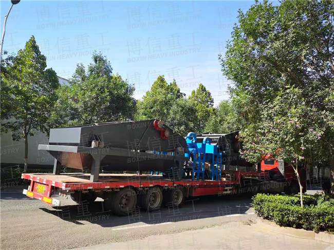 湖北客戶請注意：2050型大型脫水篩和500型細(xì)沙回收機(jī)已裝車發(fā)貨