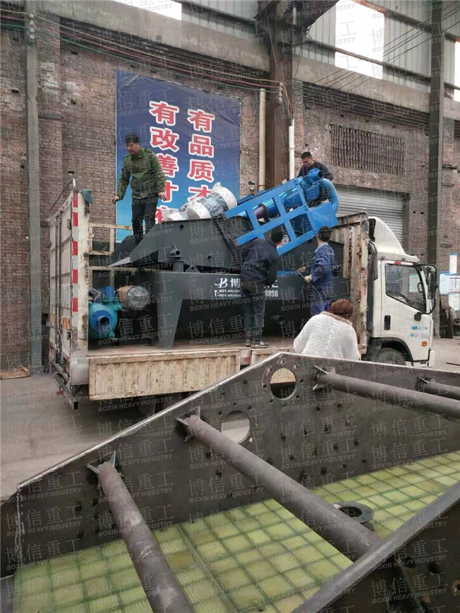 今日份發(fā)貨通知：博信1530-700細(xì)沙回收機(jī)裝車(chē)發(fā)往湖北孝感