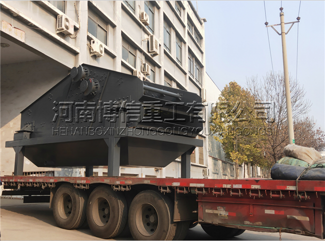 12月19日發(fā)貨通知：2050型雙層振動(dòng)脫水篩裝車發(fā)往江西