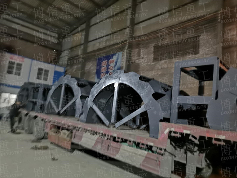 山西客戶定制的4臺(tái)3624大型洗砂機(jī)和2臺(tái)2050直線振動(dòng)脫水篩夜間已經(jīng)發(fā)貨